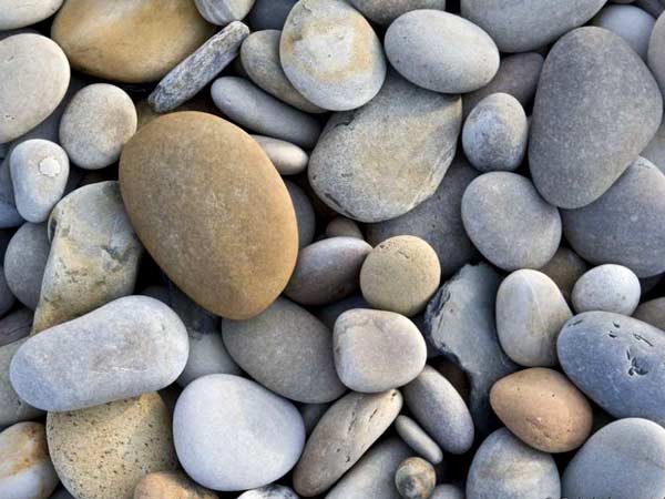 破鵝卵石選哪種破碎石機(jī)好？