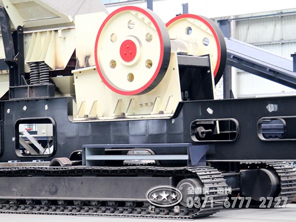 履帶式移動(dòng)混凝土液壓破碎機(jī) 履帶式移動(dòng)混凝土液壓破碎機(jī)