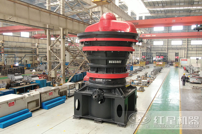 旋回破碎機(jī)制造車間實拍圖