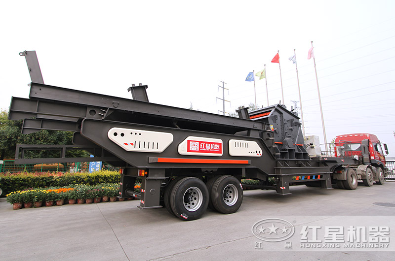 柴油移動式煤矸石粉碎機(jī)發(fā)貨現(xiàn)場 柴油移動式煤矸石粉碎機(jī)發(fā)貨現(xiàn)場