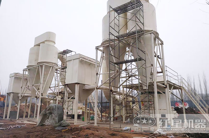 山東客戶石英砂磨粉現(xiàn)場(chǎng)圖片 山東客戶石英砂磨粉現(xiàn)場(chǎng)圖片