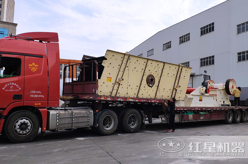 69破碎機裝車發(fā)貨