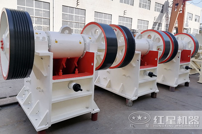 小型石頭顎式破碎機(jī)圖片