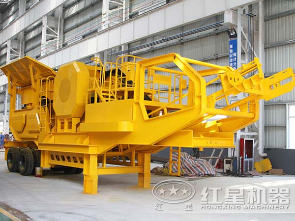 采石場(chǎng)選用移動(dòng)破碎站是履帶好？還是輪胎好？