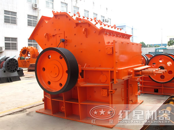 不同視角下的石子細(xì)碎機(jī) 不同視角下的石子細(xì)碎機(jī)