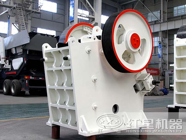 46鄂式碎石機一臺多少錢？預(yù)期產(chǎn)值可達(dá)多少噸？