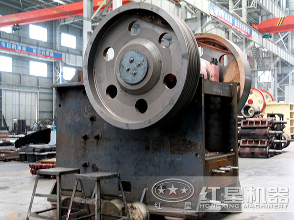 顎式破碎機(jī)生產(chǎn)車(chē)間