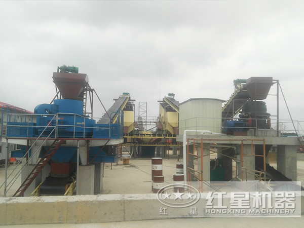 環(huán)保型制砂機作業(yè)在河南焦作一客戶碎石加工現場