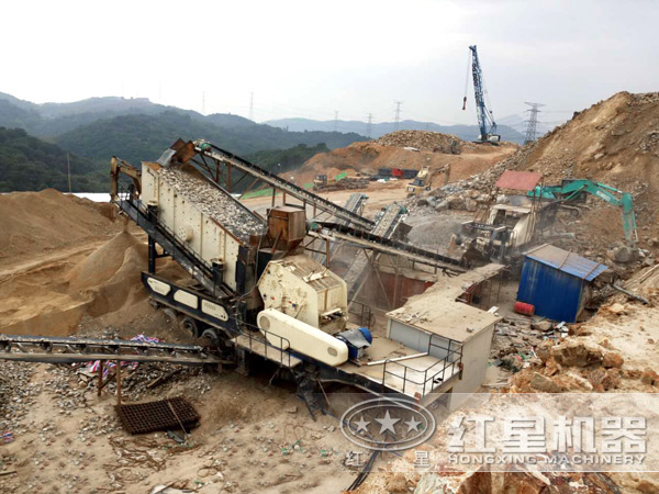 移動(dòng)式建筑垃圾處理設(shè)備作業(yè)客戶(hù)現(xiàn)場(chǎng)