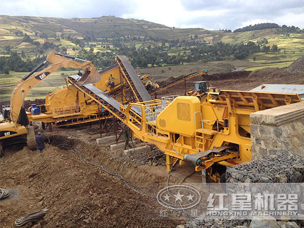 可移動沖擊式碎石機作業(yè)現場