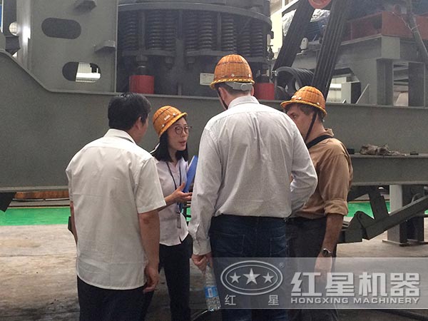 河北時(shí)產(chǎn)100方石料移動(dòng)破碎機(jī)多少錢一臺(tái)，能出多大料？