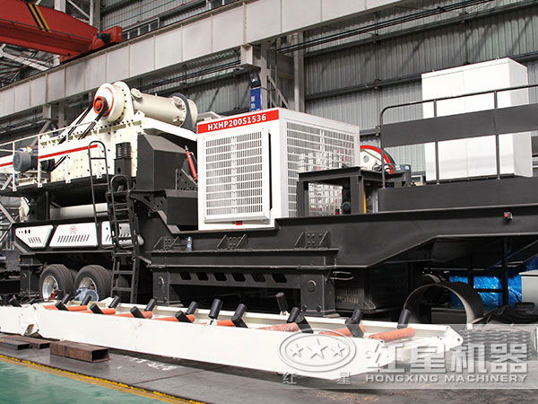 環(huán)保嚴查石料廠，這臺移動破碎篩沙機輕松過關