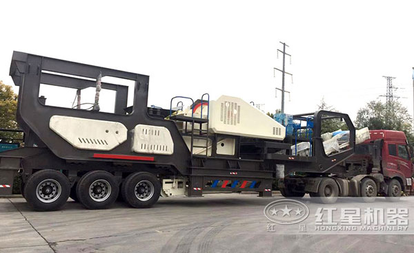 輪式流動砂石破碎車，高產(chǎn)、快捷，時產(chǎn)百噸毫無壓力