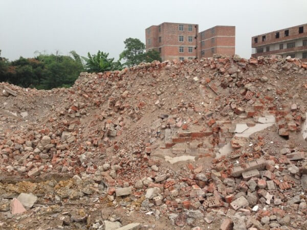 破碎磚渣用什么機(jī)械？建議使用錘式粉碎機(jī)