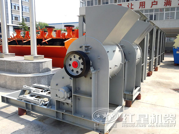 大塊煤怎么弄碎？無(wú)篩底雙級(jí)粉碎機(jī)來(lái)幫忙