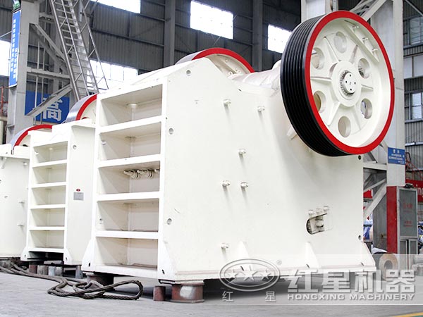 粉碎花崗巖選用750顎破機(jī)，效果不錯，性價比更高