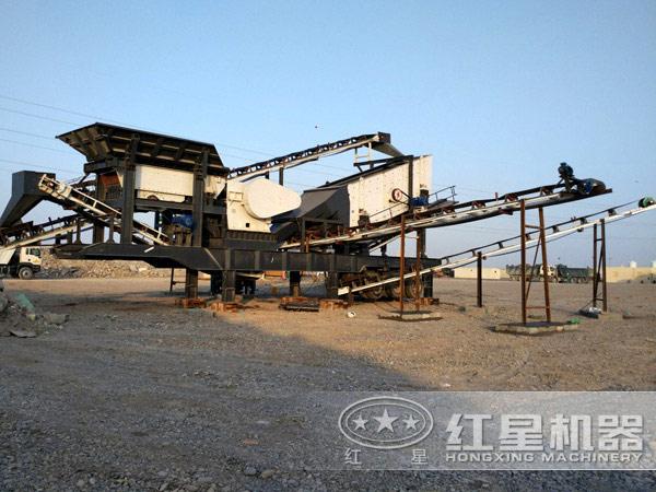 移動(dòng)鄂式磕石機(jī)處理石子時(shí)產(chǎn)量多大，需投資多少錢？