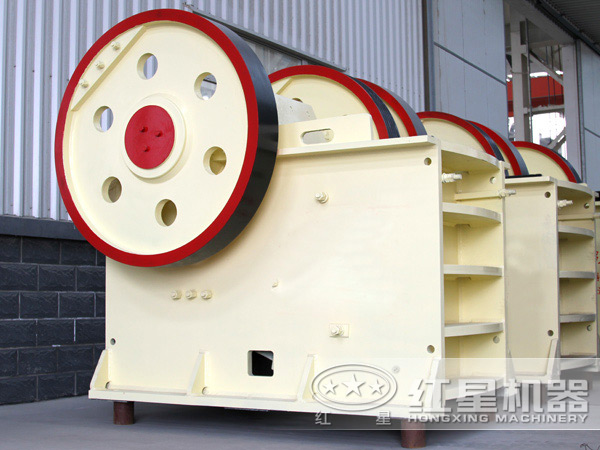 河南河卵石顎式破碎機—節(jié)能環(huán)保性能好