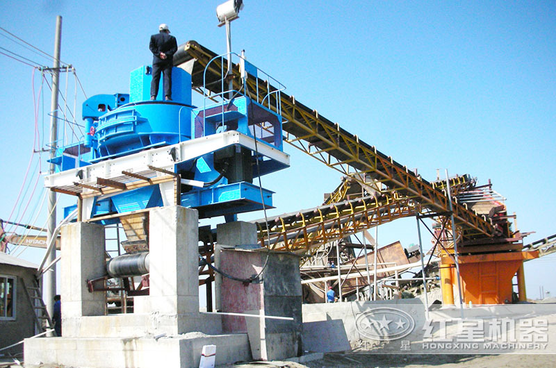 能把石頭打成沙子的機器多少錢，可以過環(huán)保嗎？