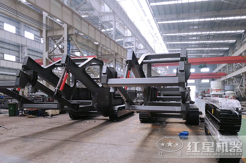 篩沙機搭載的移動機架生產(chǎn)車間
