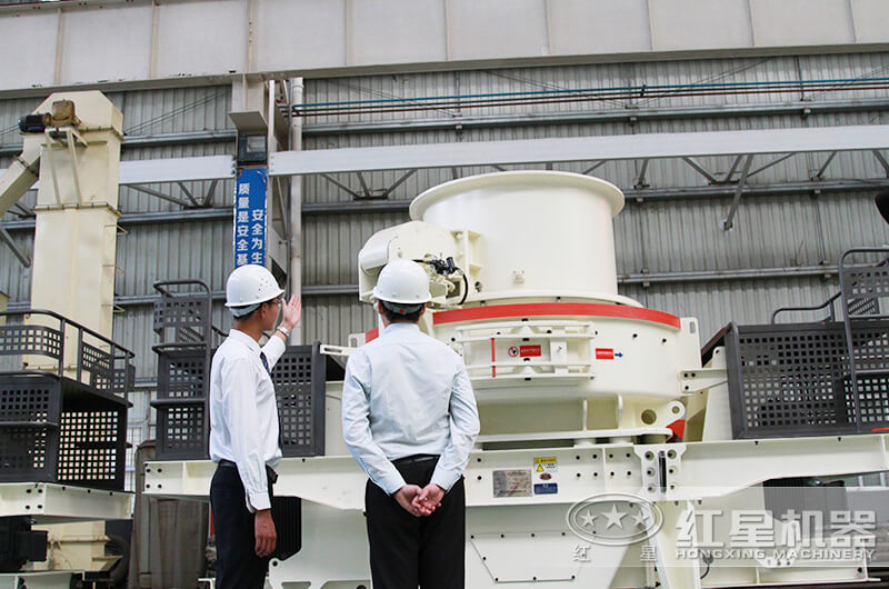 技術經(jīng)理陪同來廠用戶參觀考察設備