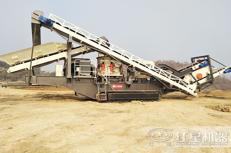 過(guò)環(huán)保的高質(zhì)量移動(dòng)破碎設(shè)備已經(jīng)開到破碎現(xiàn)場(chǎng)