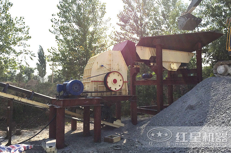 錘式破碎機(jī)設(shè)備作業(yè)現(xiàn)場