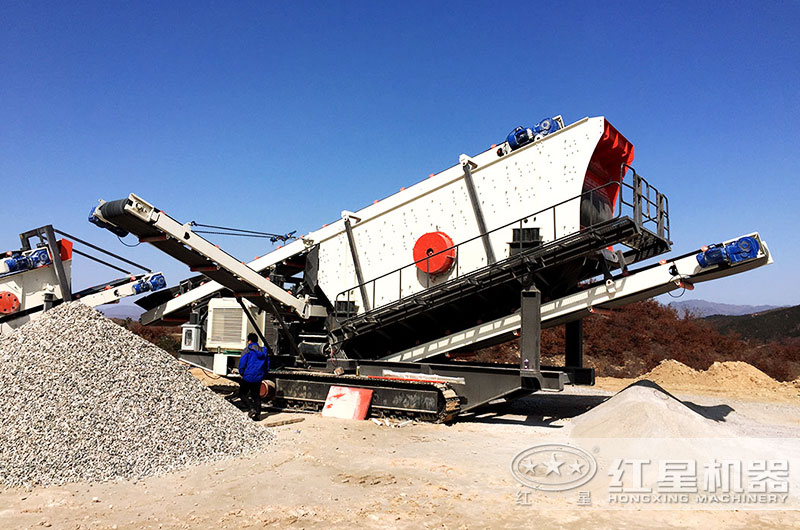 紅星移動(dòng)破碎機(jī)作業(yè)客戶現(xiàn)場
