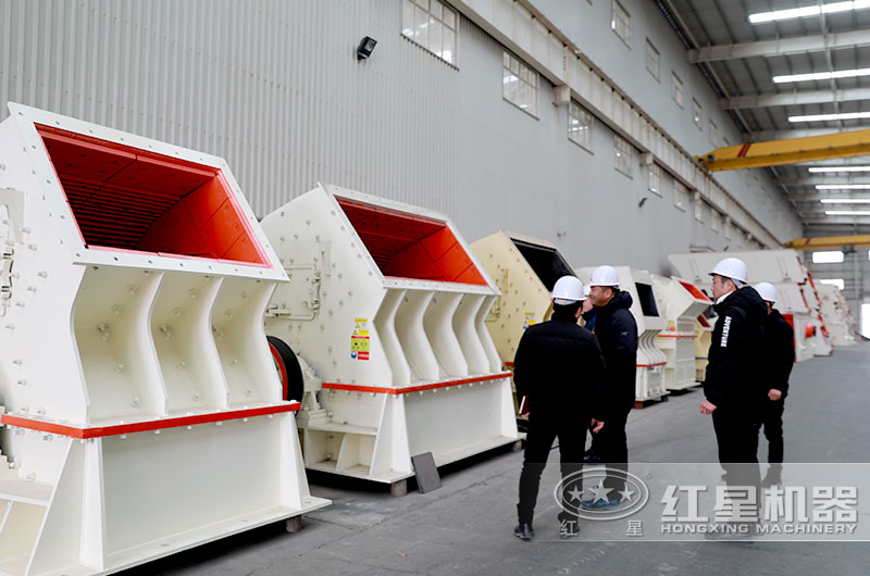 破碎鋼渣用哪種破碎機好？產(chǎn)量是多少？