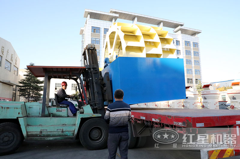 客戶輪式洗砂機裝車發(fā)貨現(xiàn)場