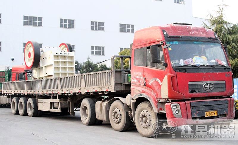 人工破碎混凝土用什么機器？選擇顎破機，大產(chǎn)量，運行可靠