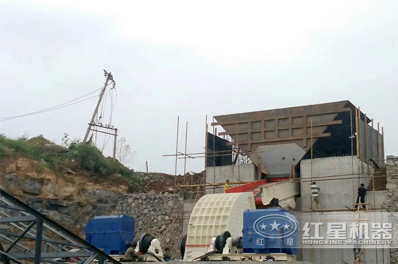 安徽客戶重錘破碎機(jī)生產(chǎn)現(xiàn)場