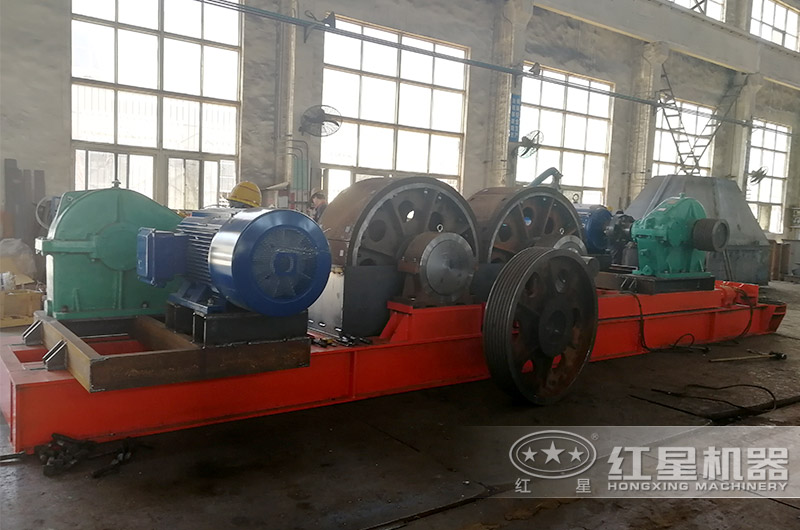 雙輥破碎機(jī)生產(chǎn)現(xiàn)場