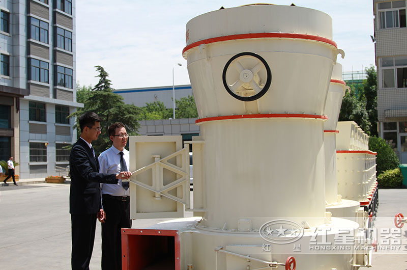 客戶來(lái)廠考察HGM超細(xì)磨