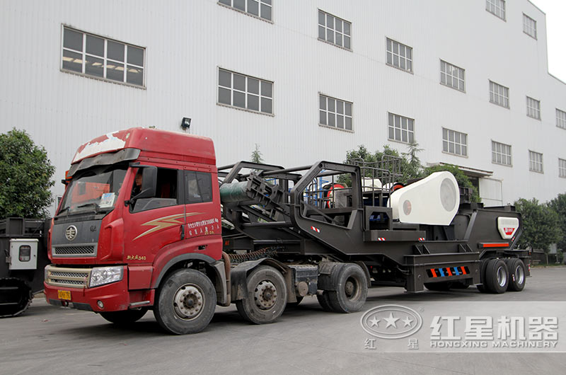 客戶移動碎石機準(zhǔn)備發(fā)貨