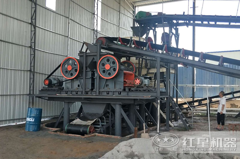 顎式碎裂設(shè)備的顎板有什么作用？宜采用哪種材料制作？