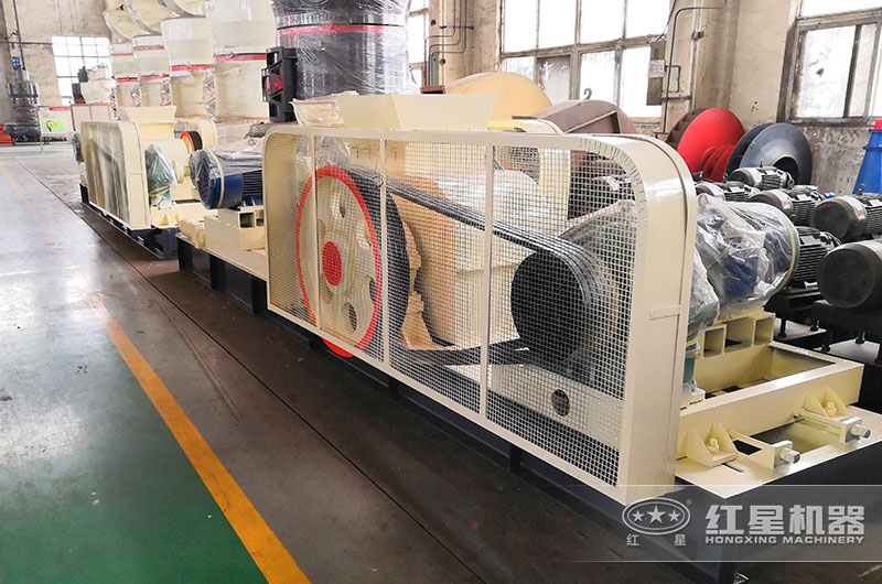 1200輥式破碎機(jī)生產(chǎn)車間實拍